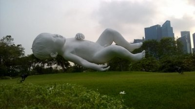 Besuch in Singapur auf der Suche nach dem Daumenring im traditionellen asiatischen Bogenschießen