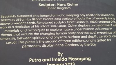 Besuch in Singapur auf der Suche nach dem Daumenring im traditionellen asiatischen Bogenschießen